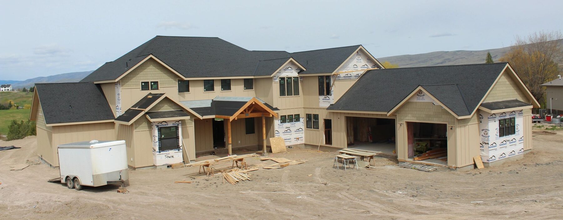 New custom home in the Yakima Valley with a fresh dark composition roof by Safe Roofing